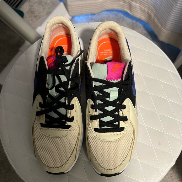 Nike - Picture 3 of 3